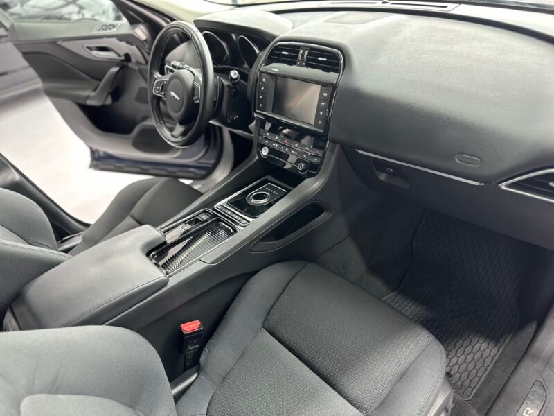 JAGUAR F-PACE 2.0L I4D AWD AUTO