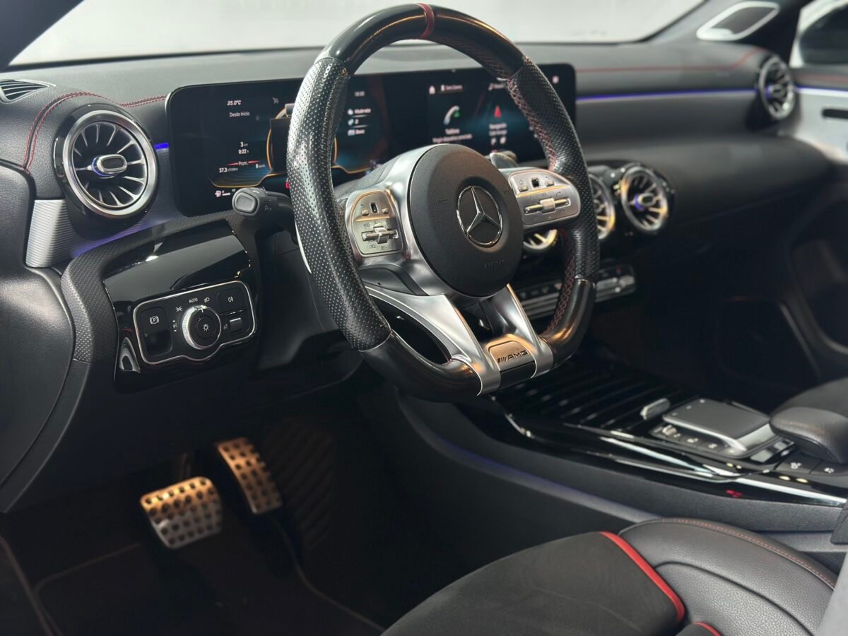 MERCEDES-BENZ CLASE CLA CLA 35 AMG 4 MATIC 305CV