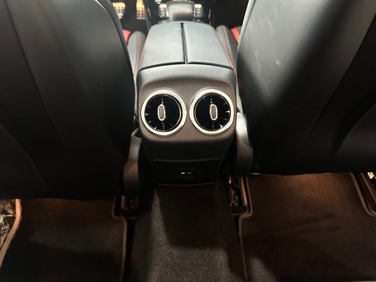 MERCEDES-BENZ CLASE CLA CLA 35 AMG 4 MATIC 305CV