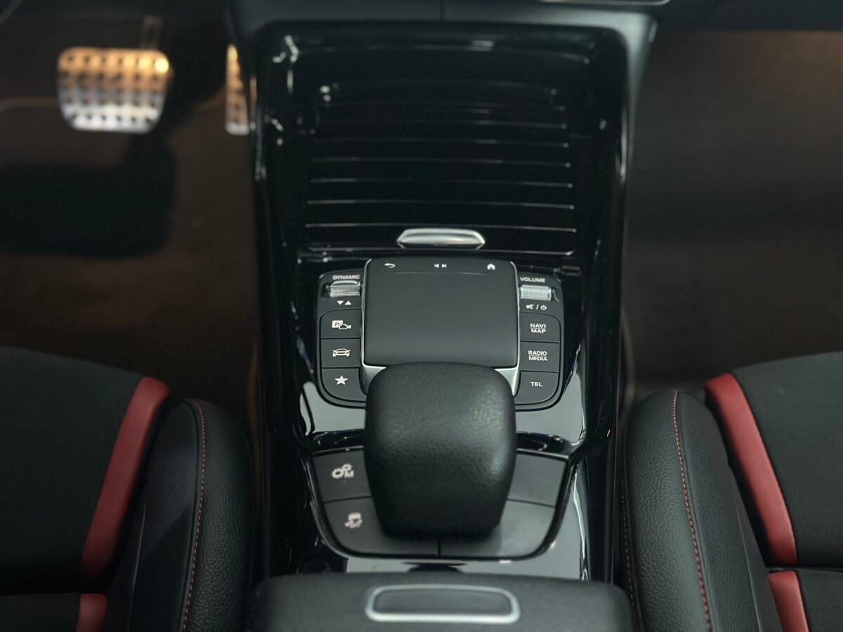 MERCEDES-BENZ CLASE CLA CLA 35 AMG 4 MATIC 305CV