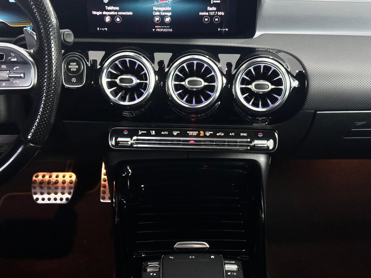 MERCEDES-BENZ CLASE CLA CLA 35 AMG 4 MATIC 305CV