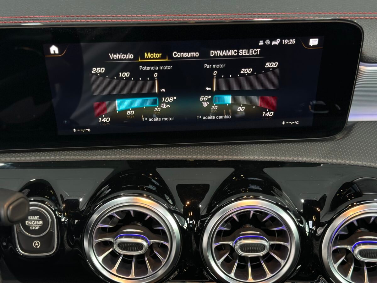 MERCEDES-BENZ CLASE CLA CLA 35 AMG 4 MATIC 305CV