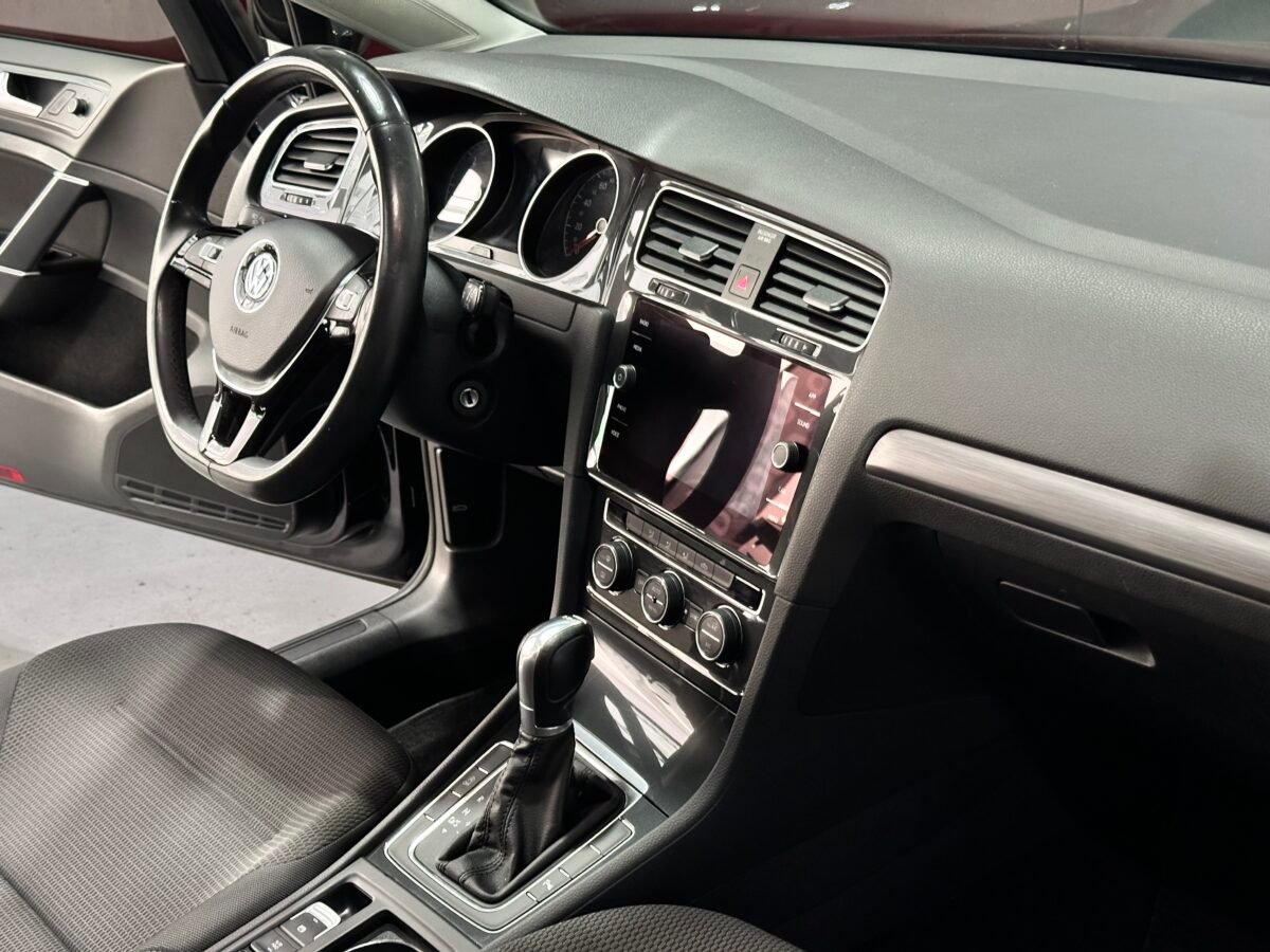 VOLKSWAGEN GOLF 2.0 TDI DSG7