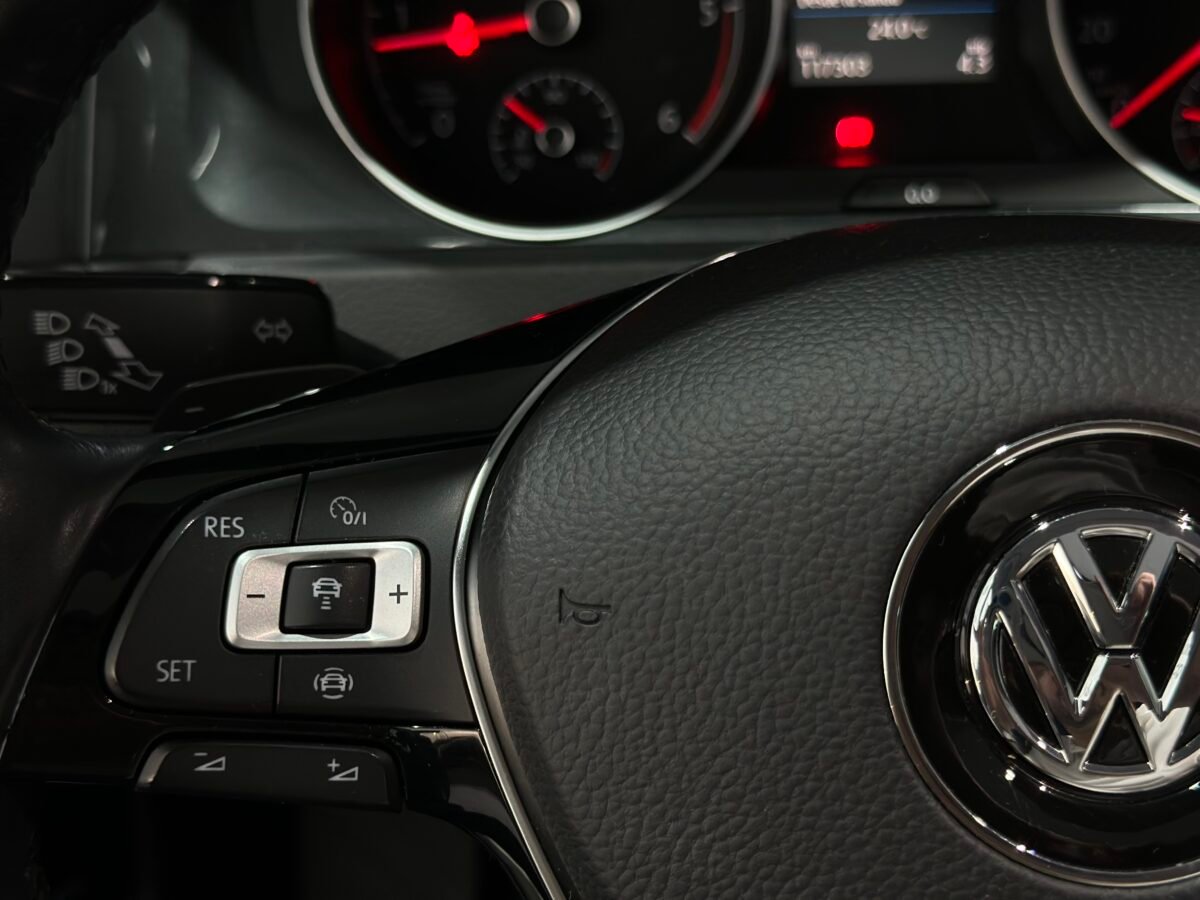 VOLKSWAGEN GOLF 2.0 TDI DSG7