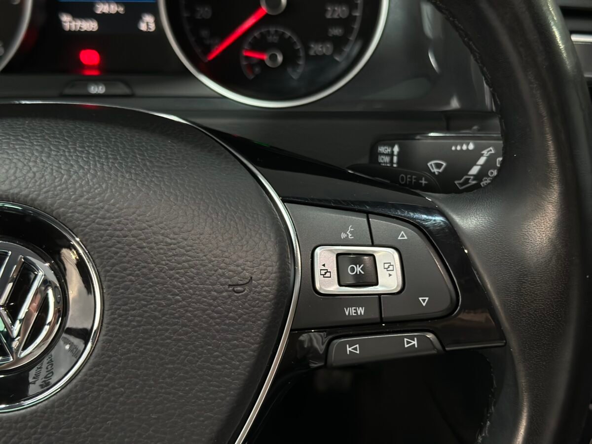 VOLKSWAGEN GOLF 2.0 TDI DSG7