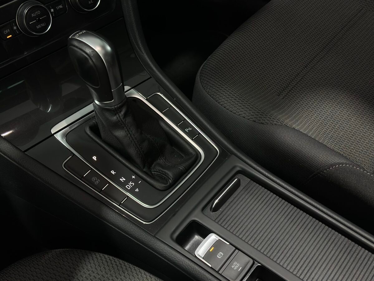 VOLKSWAGEN GOLF 2.0 TDI DSG7