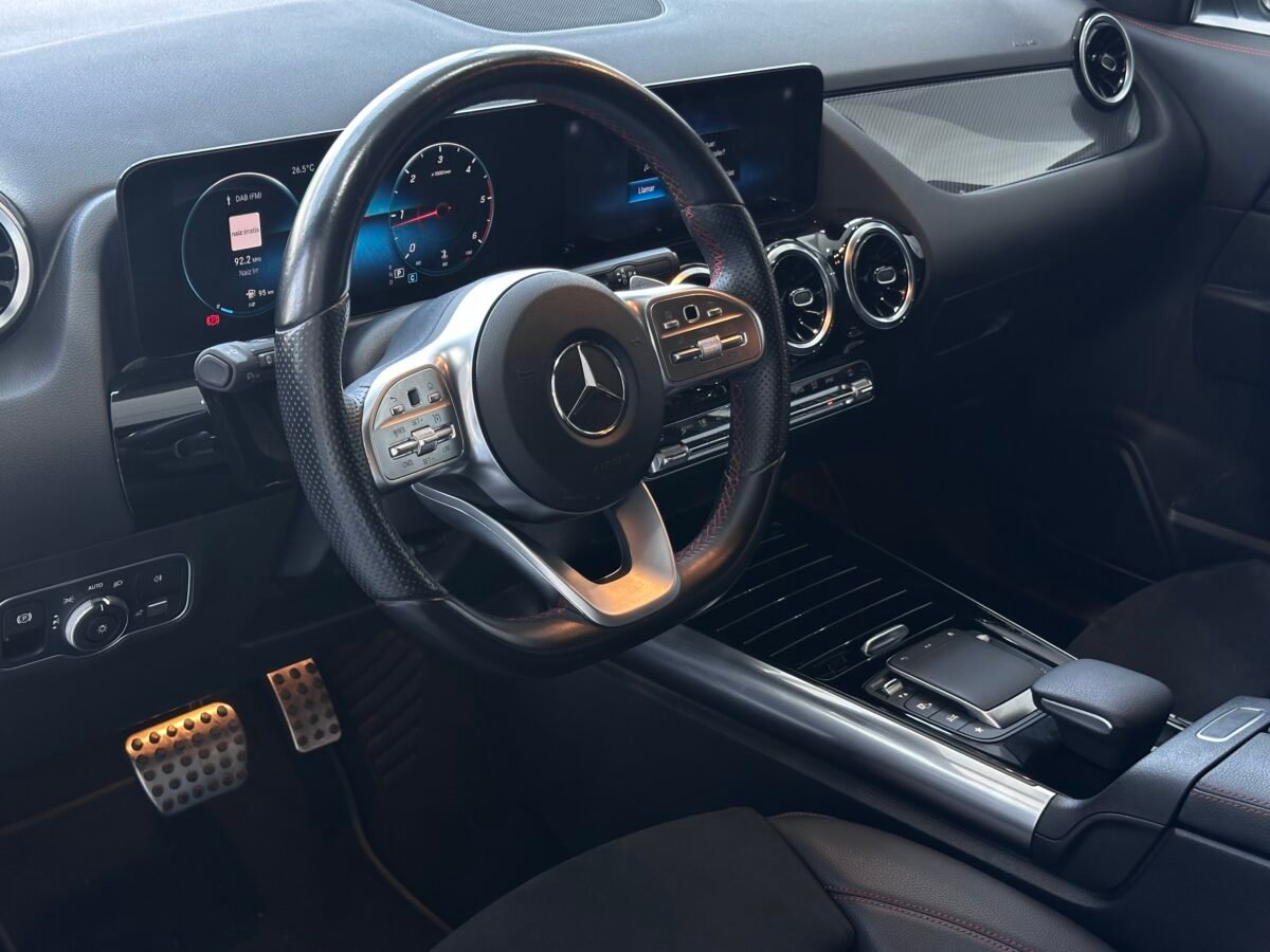 MERCEDES-BENZ GLA AMG LINE 200
