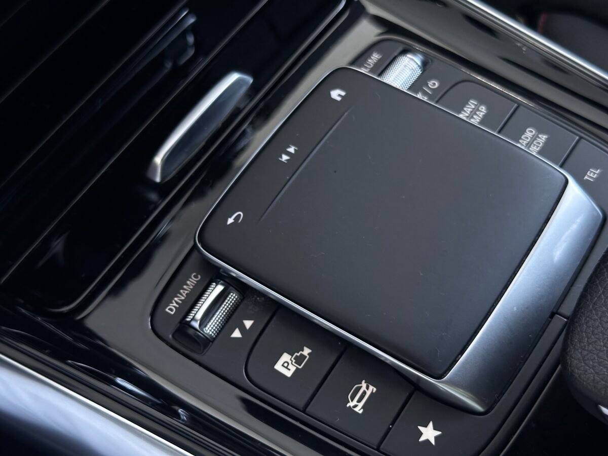 MERCEDES-BENZ GLA AMG LINE 200