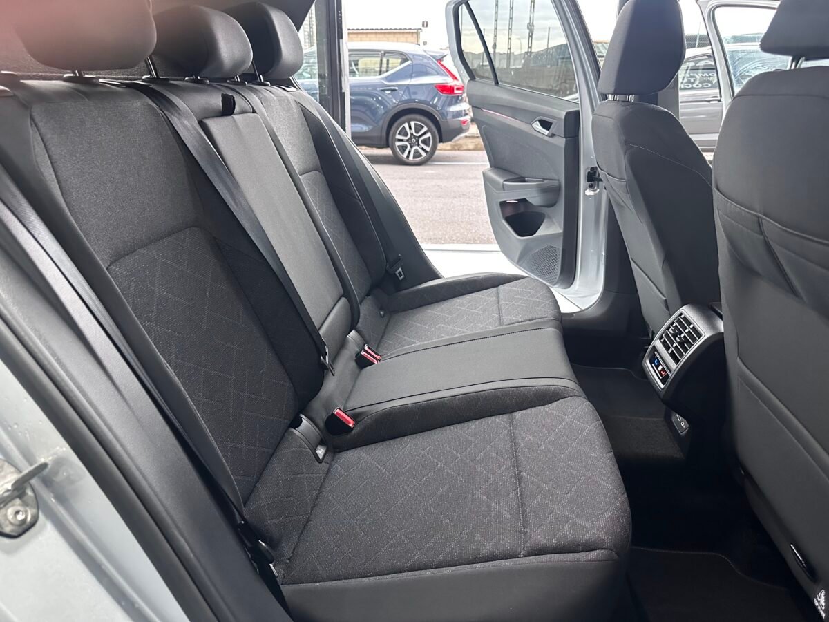 VOLKSWAGEN GOLF Life 2.0 TDI 