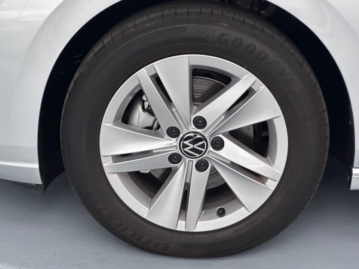 VOLKSWAGEN GOLF Life 2.0 TDI 