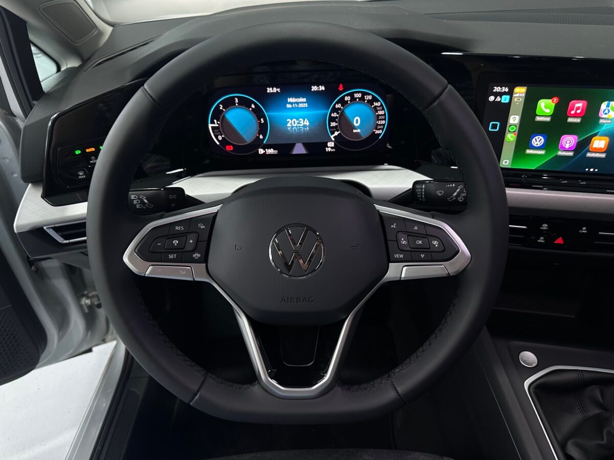 VOLKSWAGEN GOLF Life 2.0 TDI 