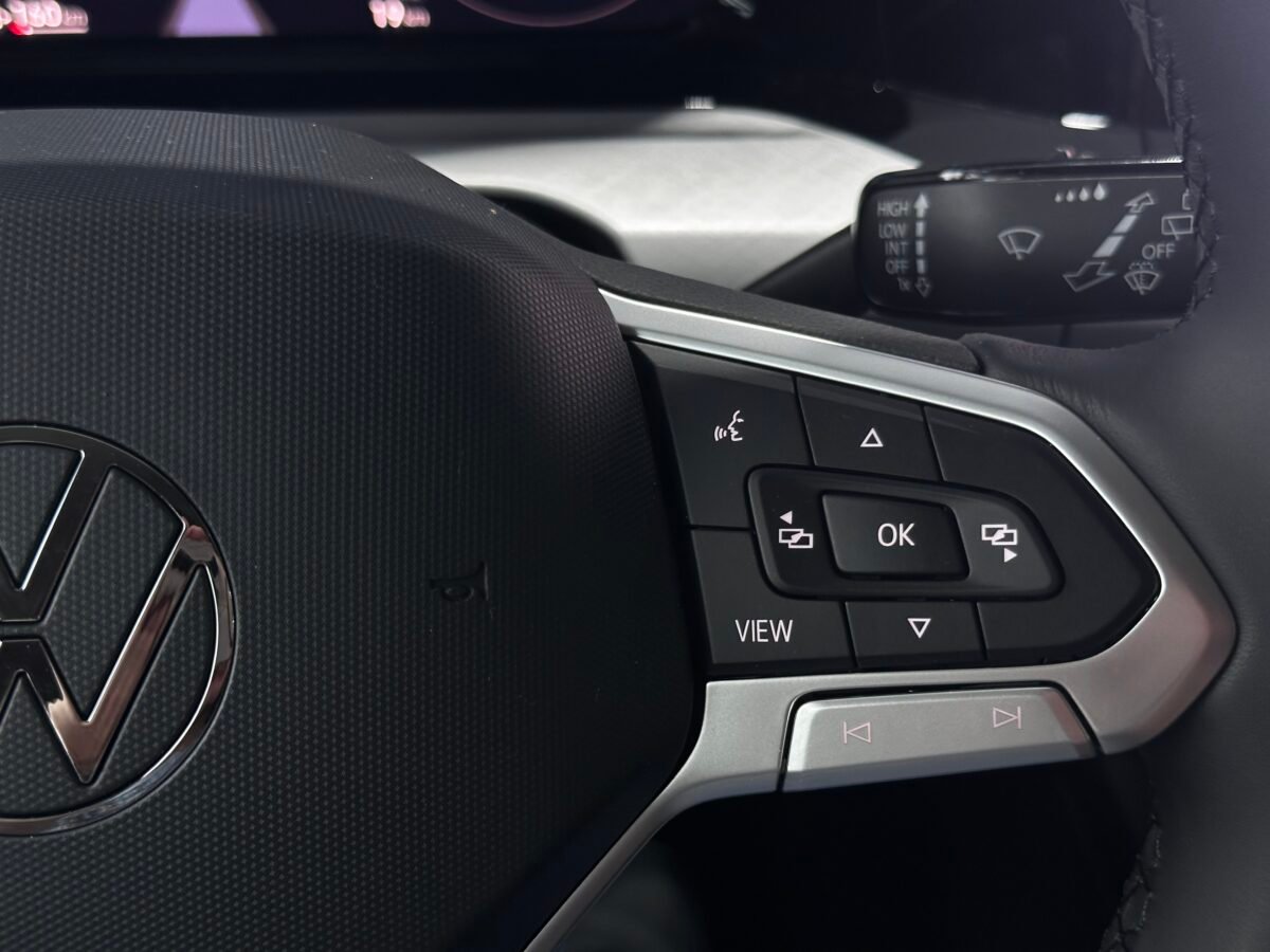 VOLKSWAGEN GOLF Life 2.0 TDI 