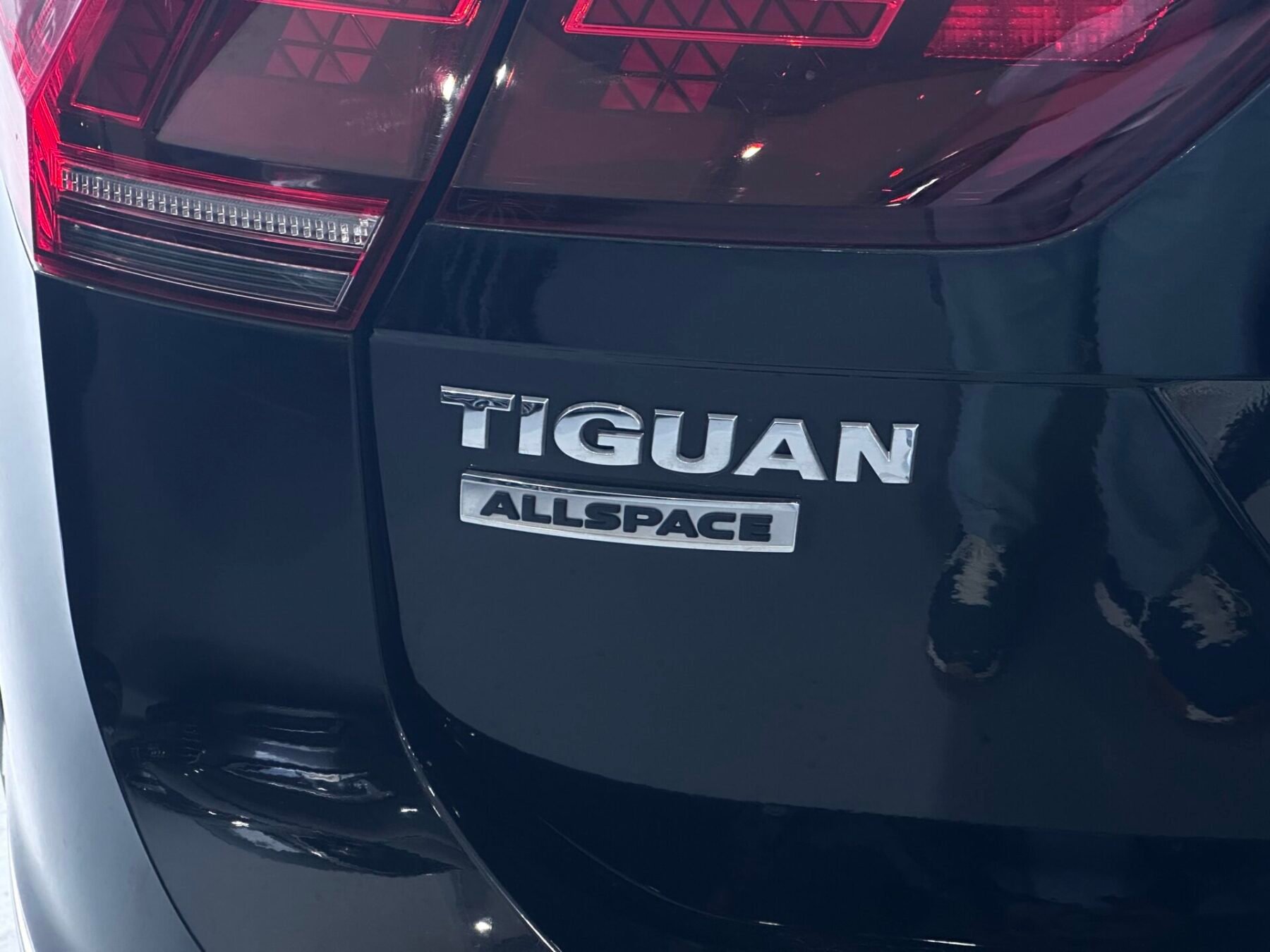VOLKSWAGEN TIGUAN ALLSPACE R LINE 4 MOTION