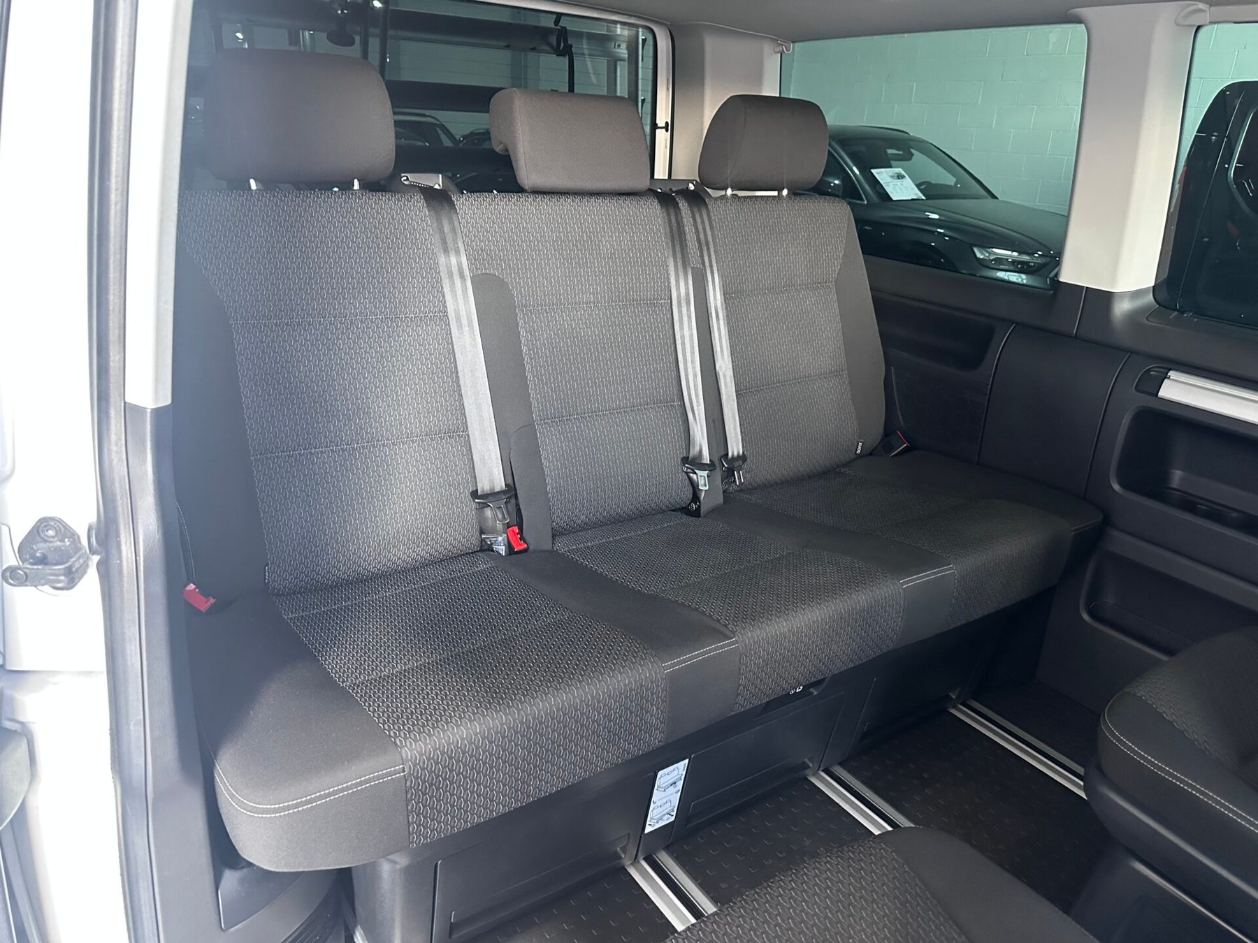 VOLKSWAGEN MULTIVAN OUTDOOR 