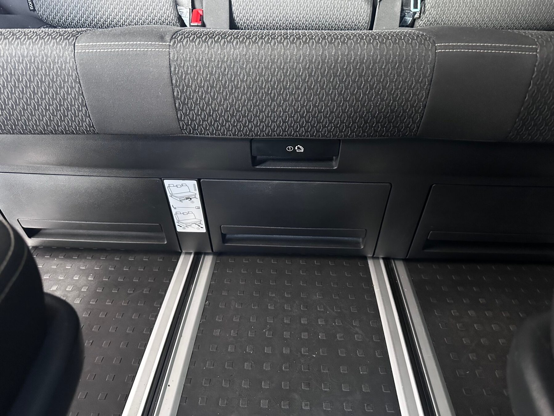 VOLKSWAGEN MULTIVAN OUTDOOR 
