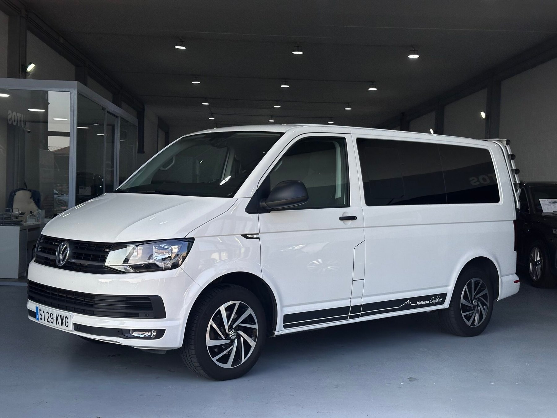 VOLKSWAGEN MULTIVAN OUTDOOR 