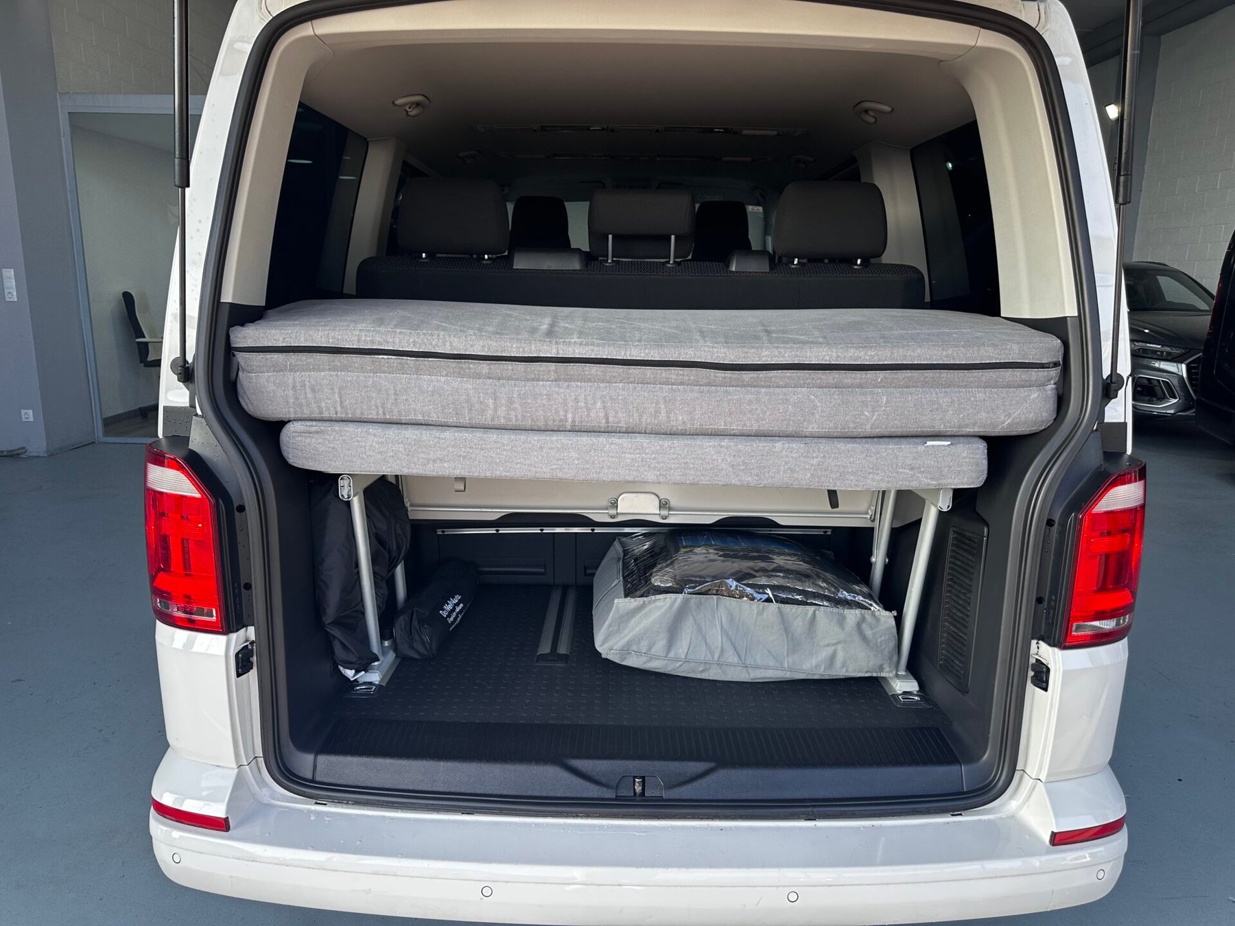 VOLKSWAGEN MULTIVAN OUTDOOR 