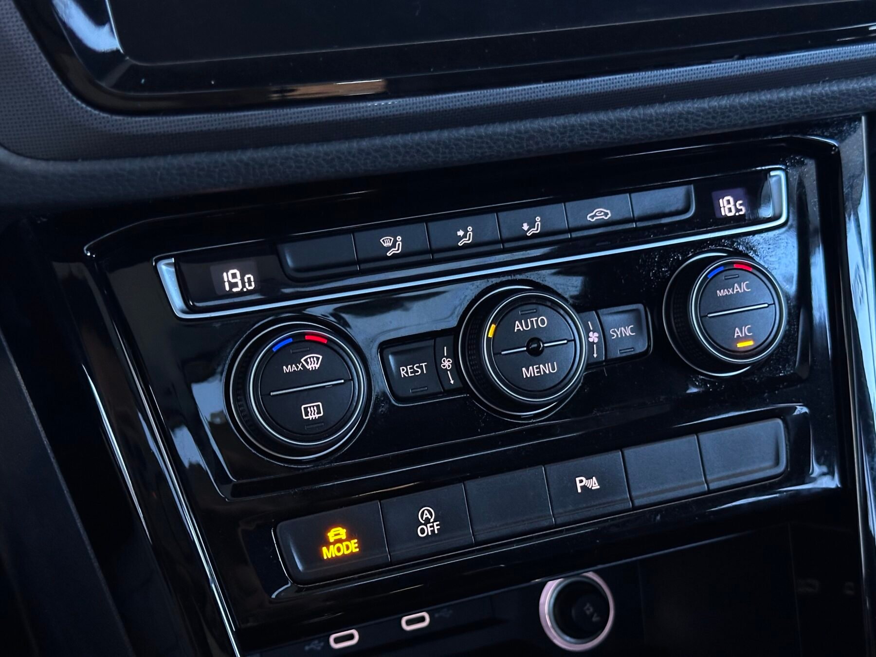 VOLKSWAGEN TOURAN RLINE 2.0TDI DSG 7 PLAZAS 