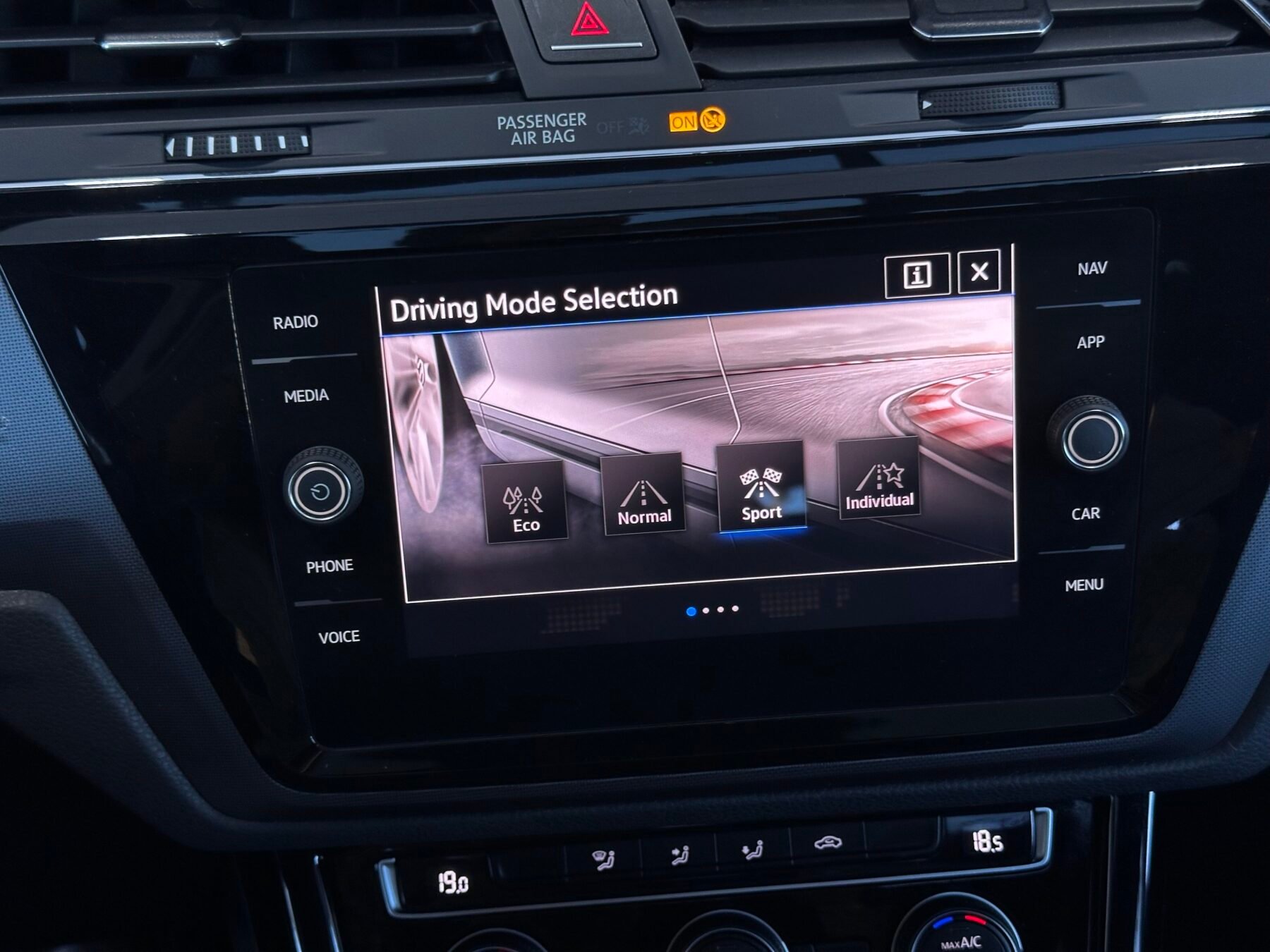 VOLKSWAGEN TOURAN RLINE 2.0TDI DSG 7 PLAZAS 