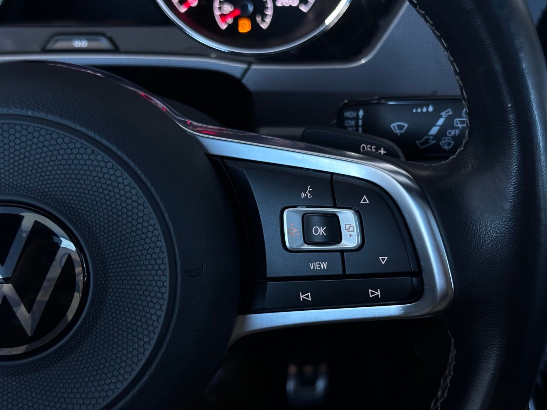 VOLKSWAGEN TOURAN RLINE 2.0TDI DSG 7 PLAZAS 