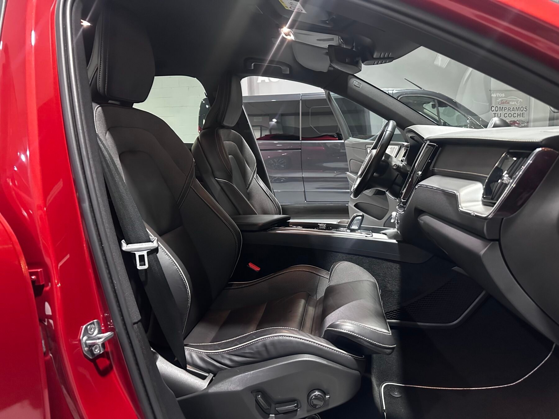 VOLVO XC60  2.0 B5 D AWD RDesign Auto