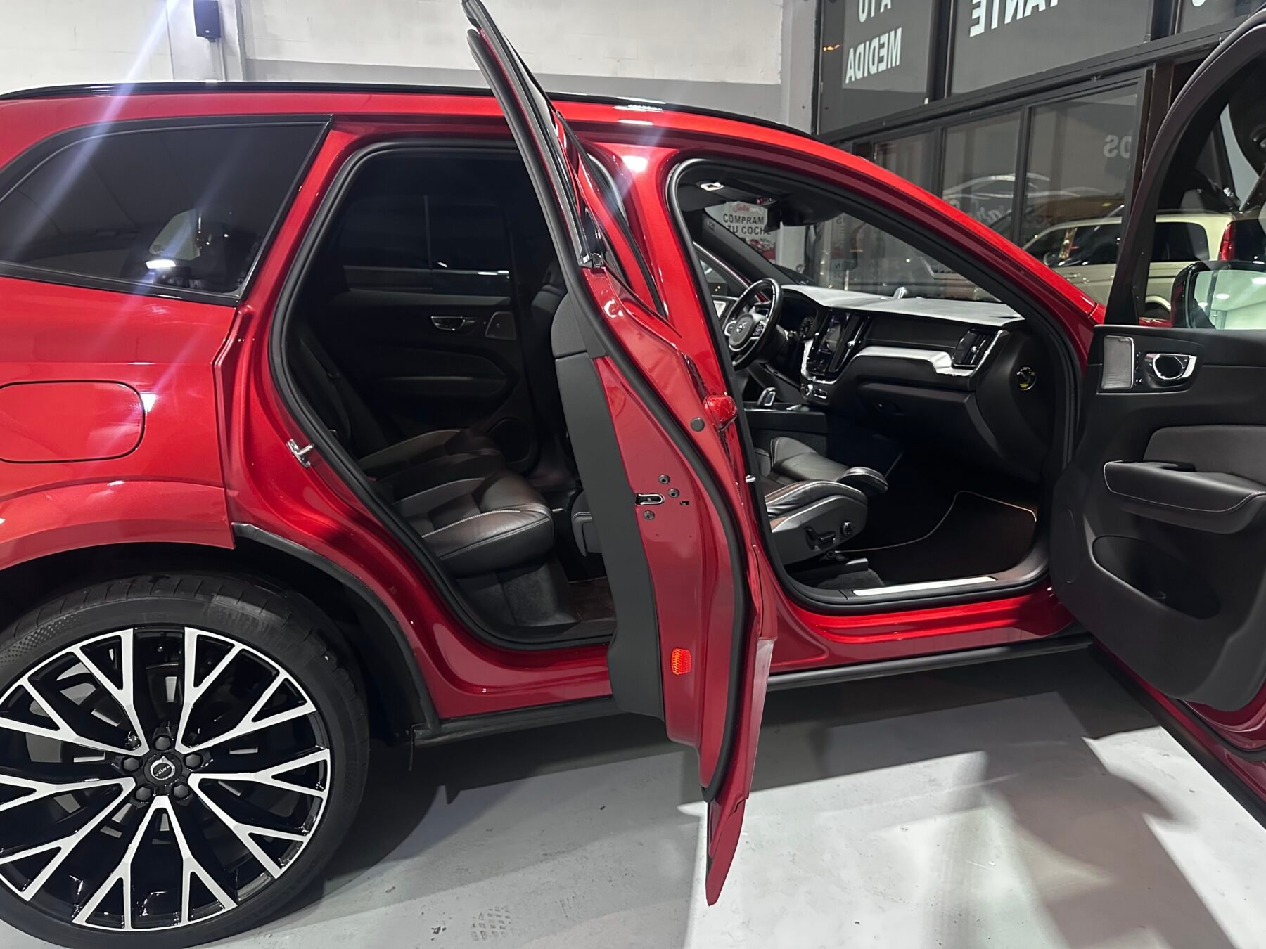 VOLVO XC60  2.0 B5 D AWD RDesign Auto