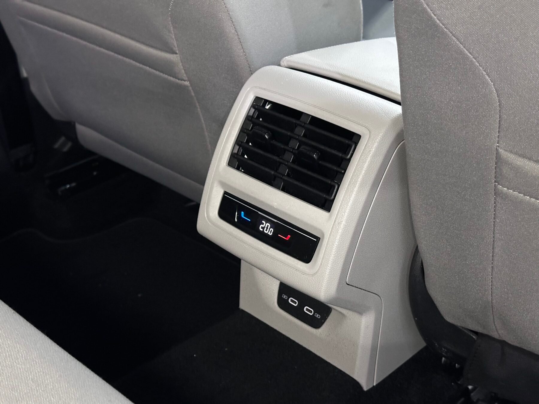 VOLKSWAGEN GOLF Life 2.0 TDI 85WK 115cv DSG variant