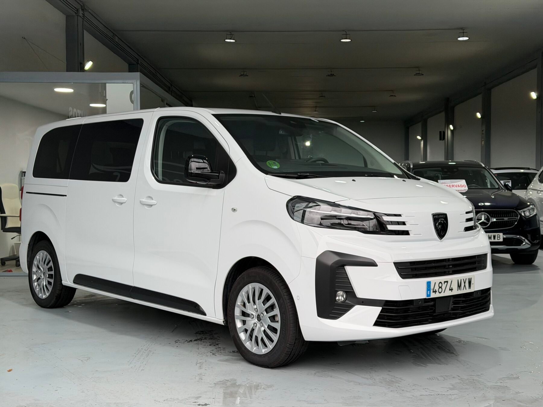 PEUGEOT Travelle PEUGEOT Traveller Business Standard BlueHDi 180 SS EAT8