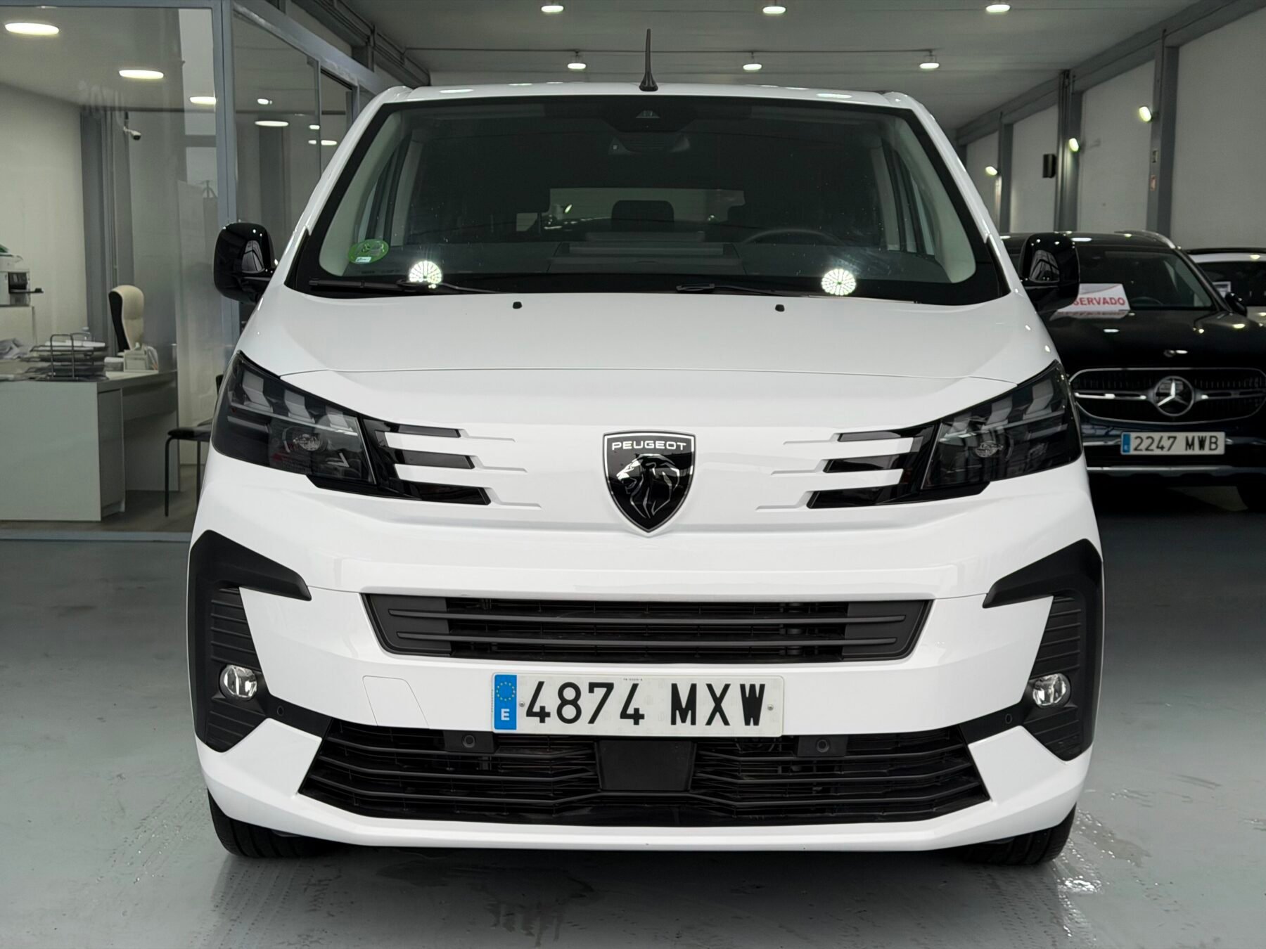 PEUGEOT Travelle PEUGEOT Traveller Business Standard BlueHDi 180 SS EAT8