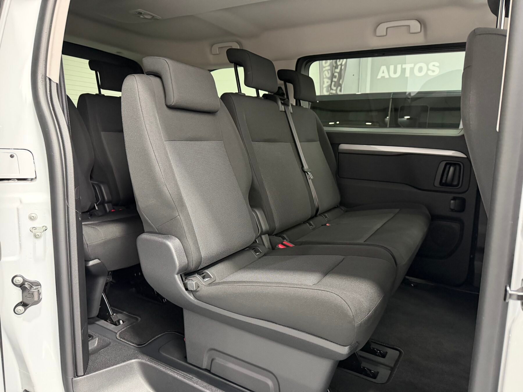 PEUGEOT Travelle PEUGEOT Traveller Business Standard BlueHDi 180 SS EAT8