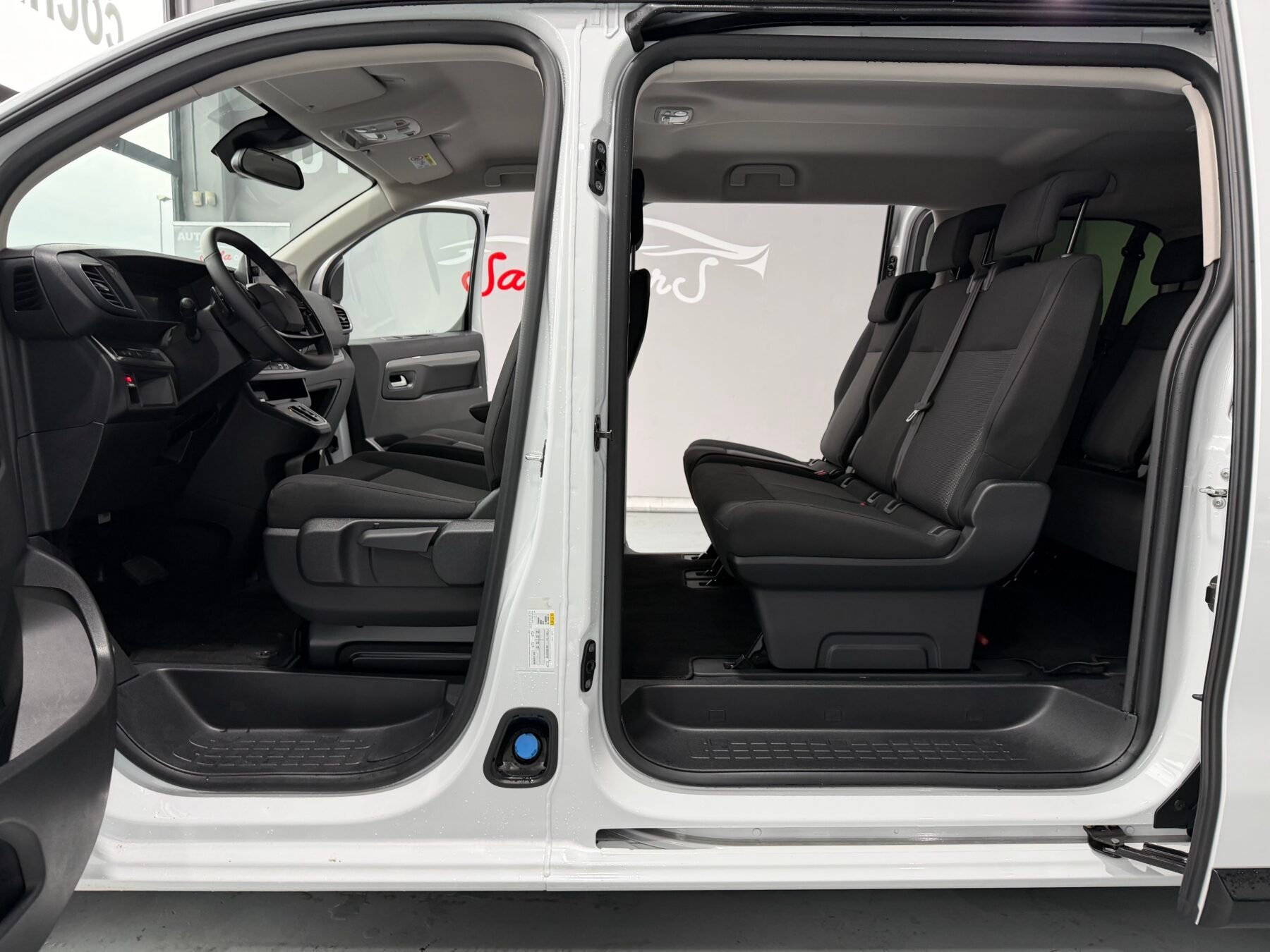 PEUGEOT Travelle PEUGEOT Traveller Business Standard BlueHDi 180 SS EAT8