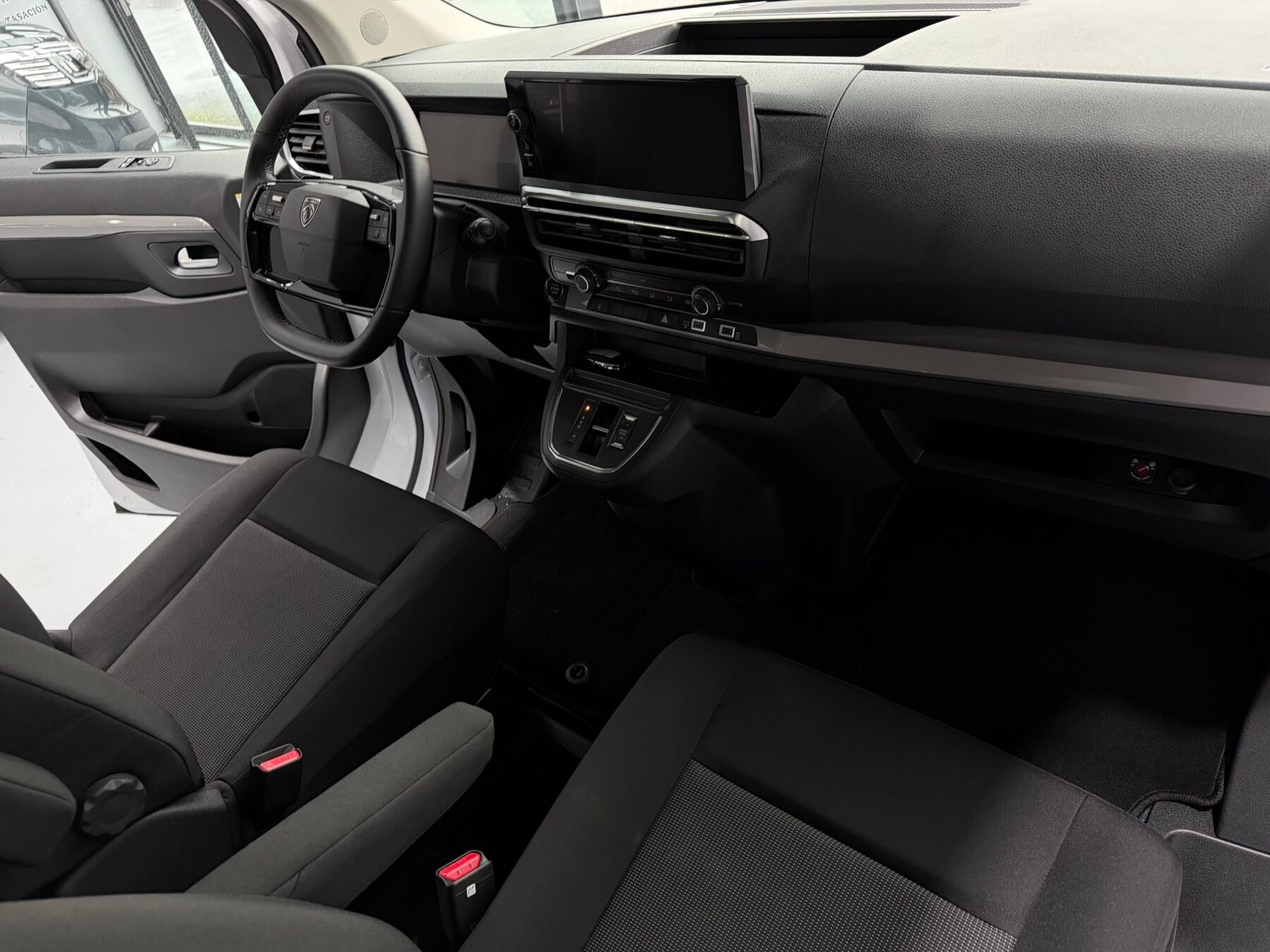 PEUGEOT Travelle PEUGEOT Traveller Business Standard BlueHDi 180 SS EAT8