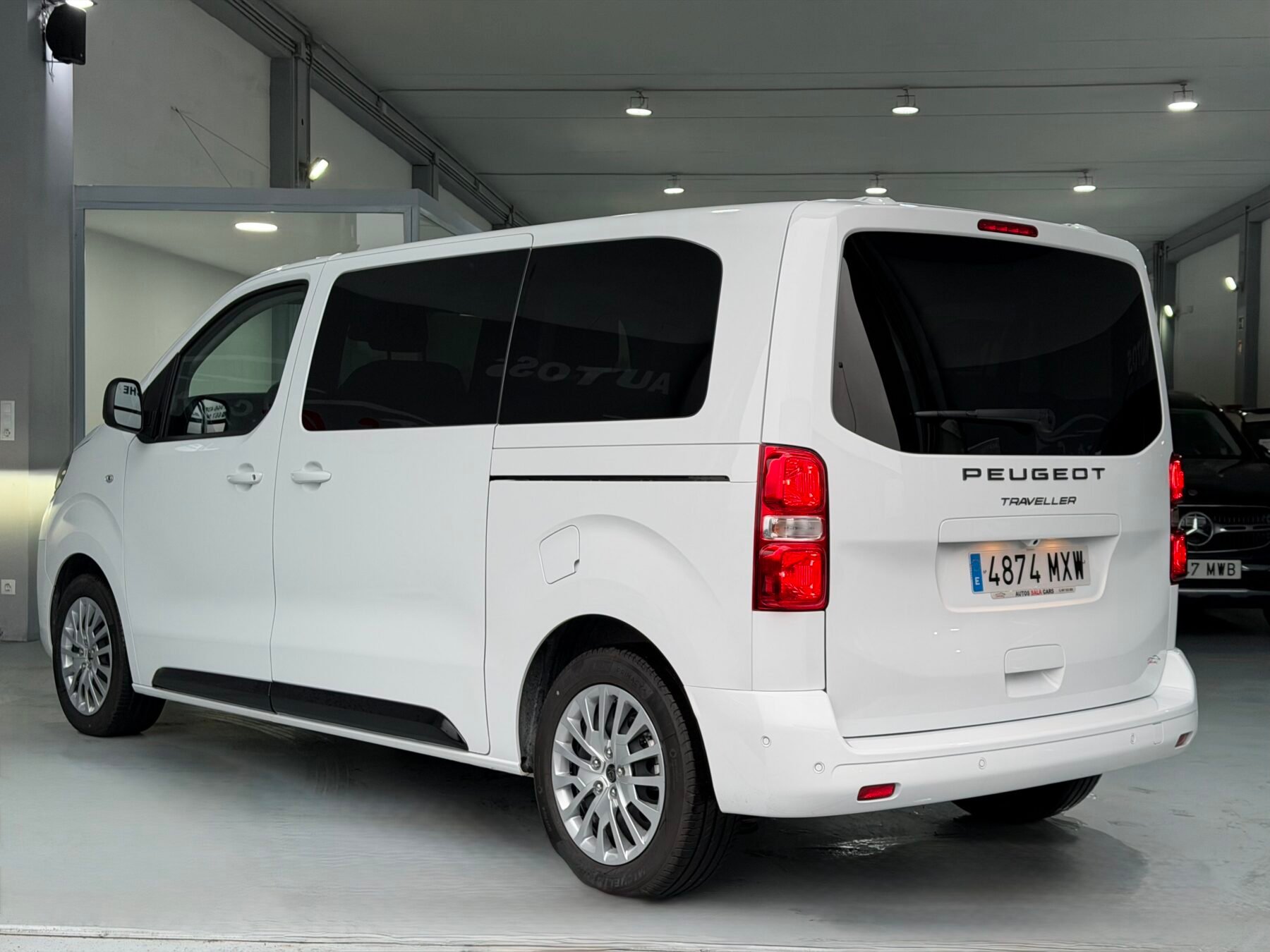 PEUGEOT Travelle PEUGEOT Traveller Business Standard BlueHDi 180 SS EAT8