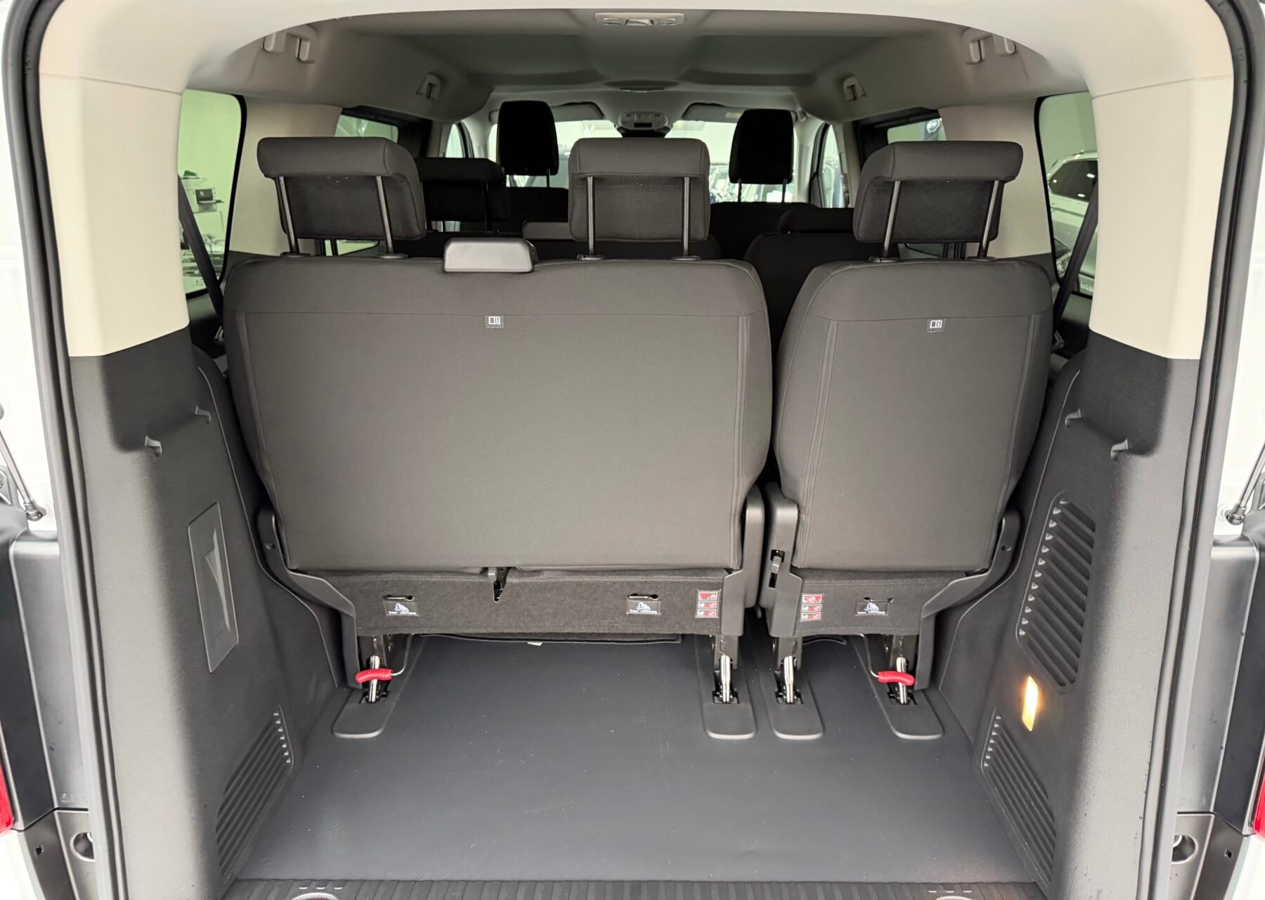 PEUGEOT Travelle PEUGEOT Traveller Business Standard BlueHDi 180 SS EAT8