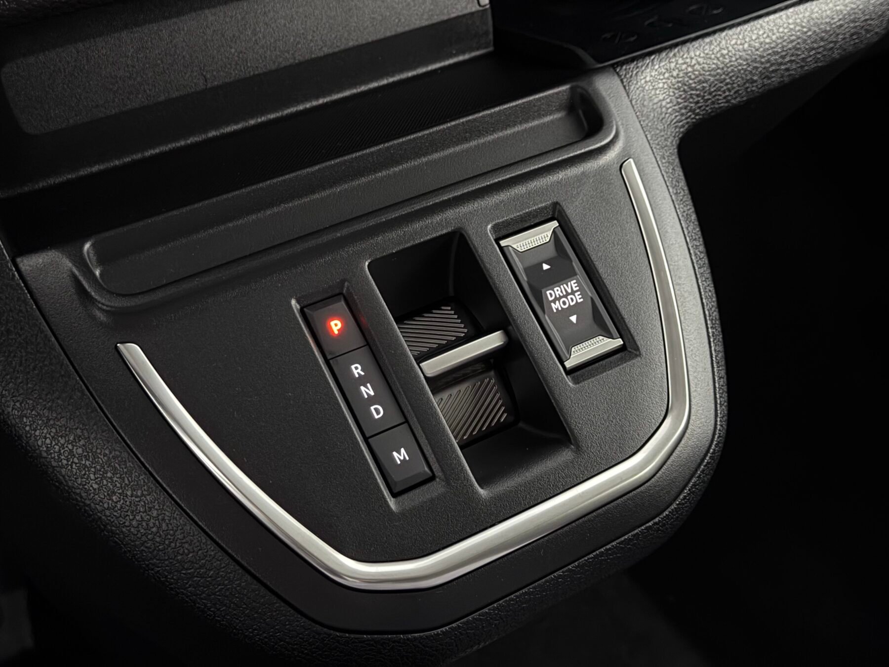 PEUGEOT Travelle PEUGEOT Traveller Business Standard BlueHDi 180 SS EAT8