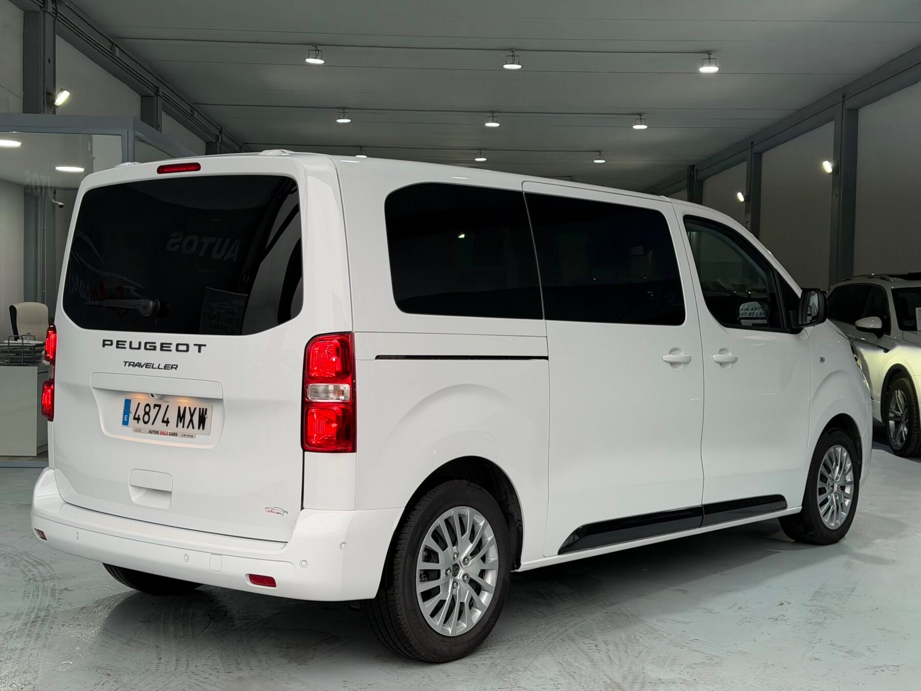 PEUGEOT Travelle PEUGEOT Traveller Business Standard BlueHDi 180 SS EAT8