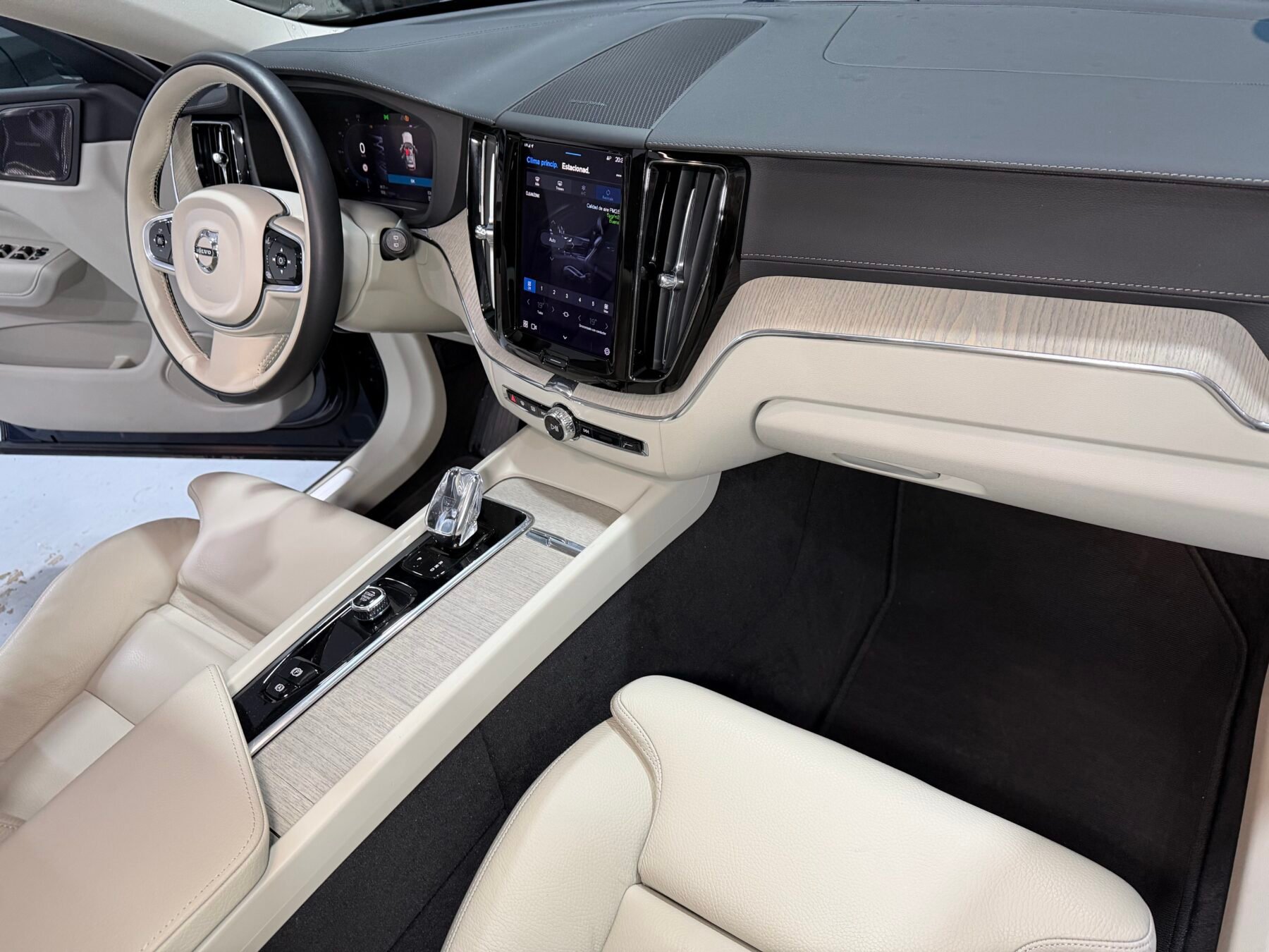 VOLVO XC60 T6 AWD INSCRIPTION AUTO RESTYLING 