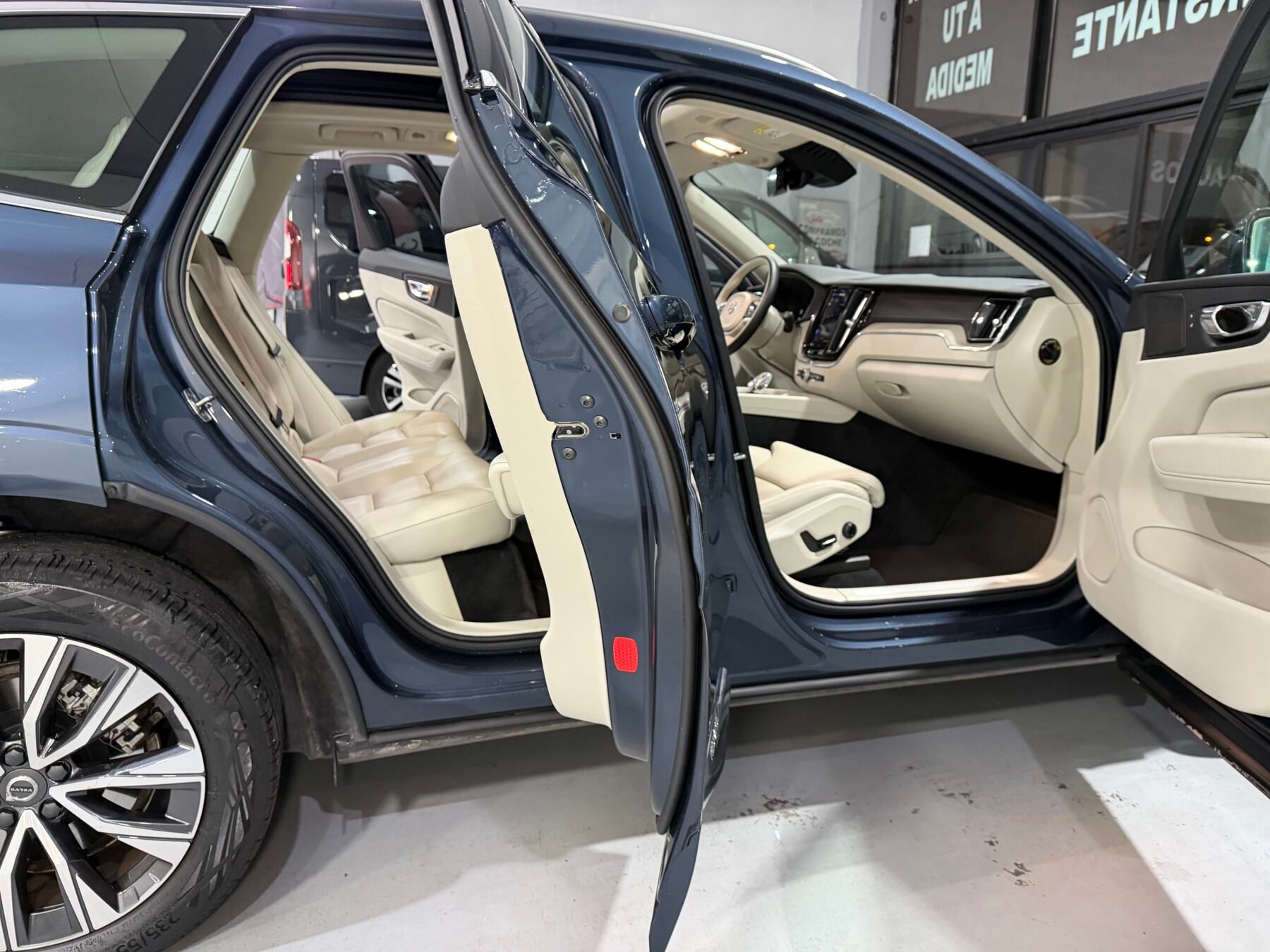 VOLVO XC60 T6 AWD INSCRIPTION AUTO RESTYLING 