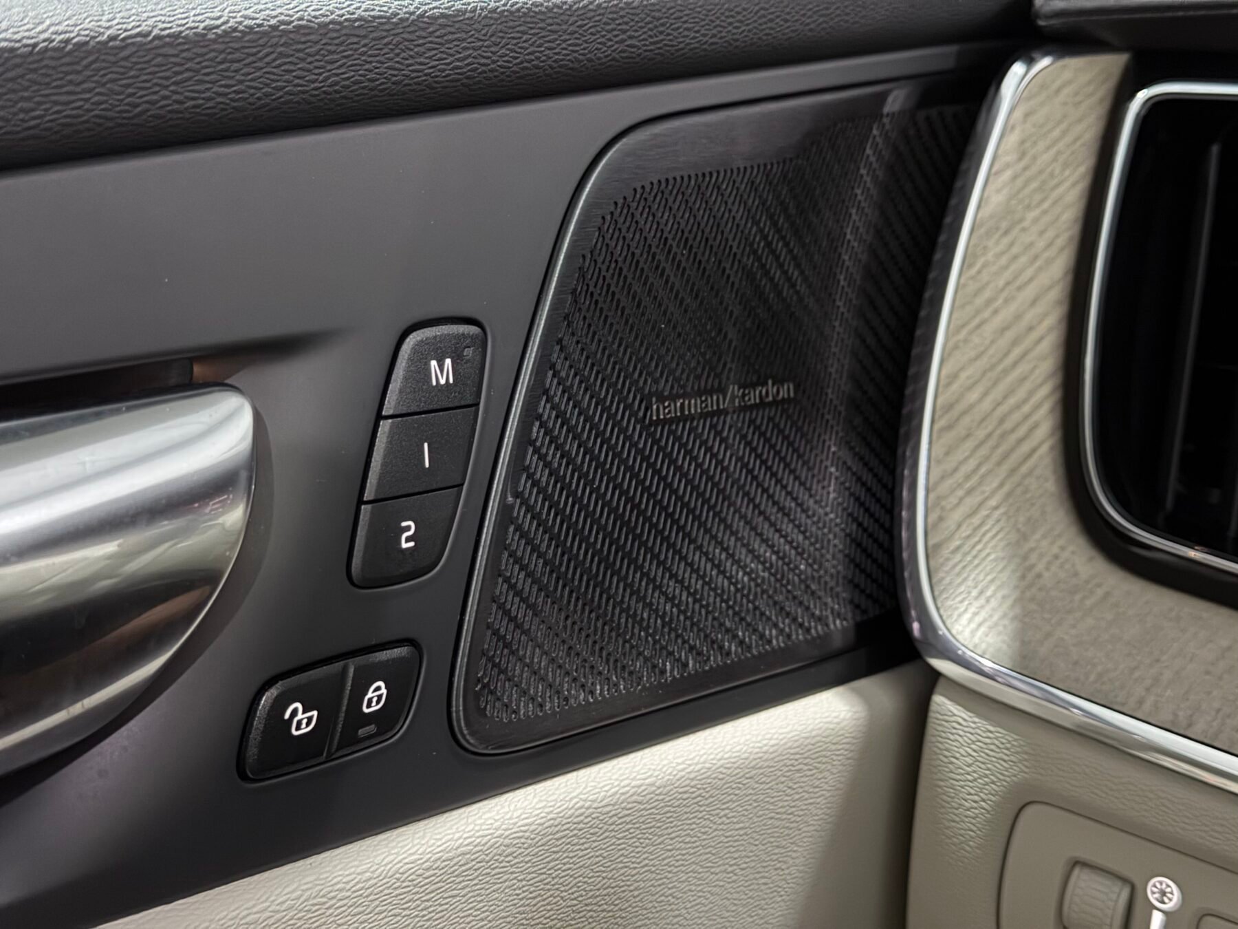 VOLVO XC60 T6 AWD INSCRIPTION AUTO RESTYLING 