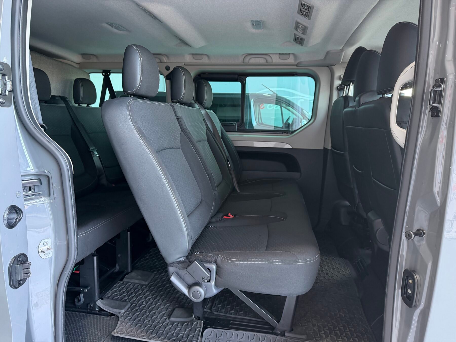 OPEL vivaro 1.6 CDTI SS 92kW L1 2.7t Combi Plus9