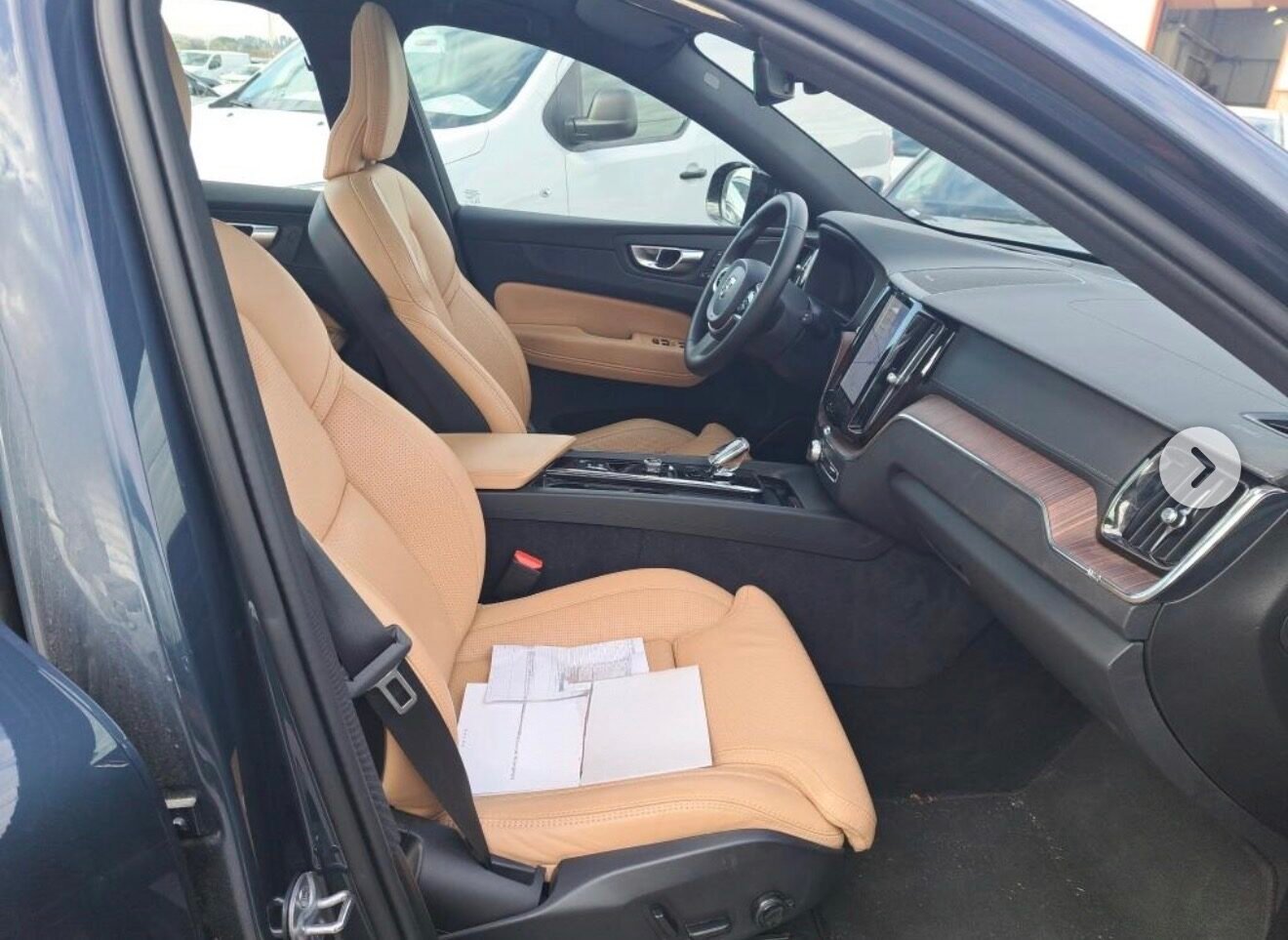 VOLVO XC60 B4 AWD ULTIMATE DARK AUTO