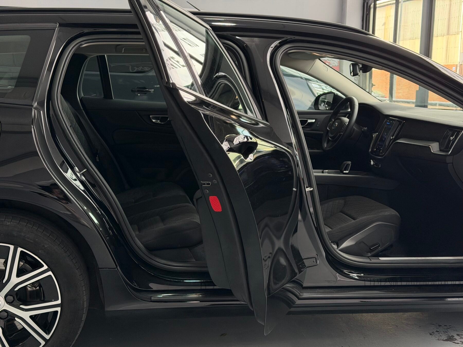 VOLVO V60 VOLVO V60 2.0 B4 D Essential Auto