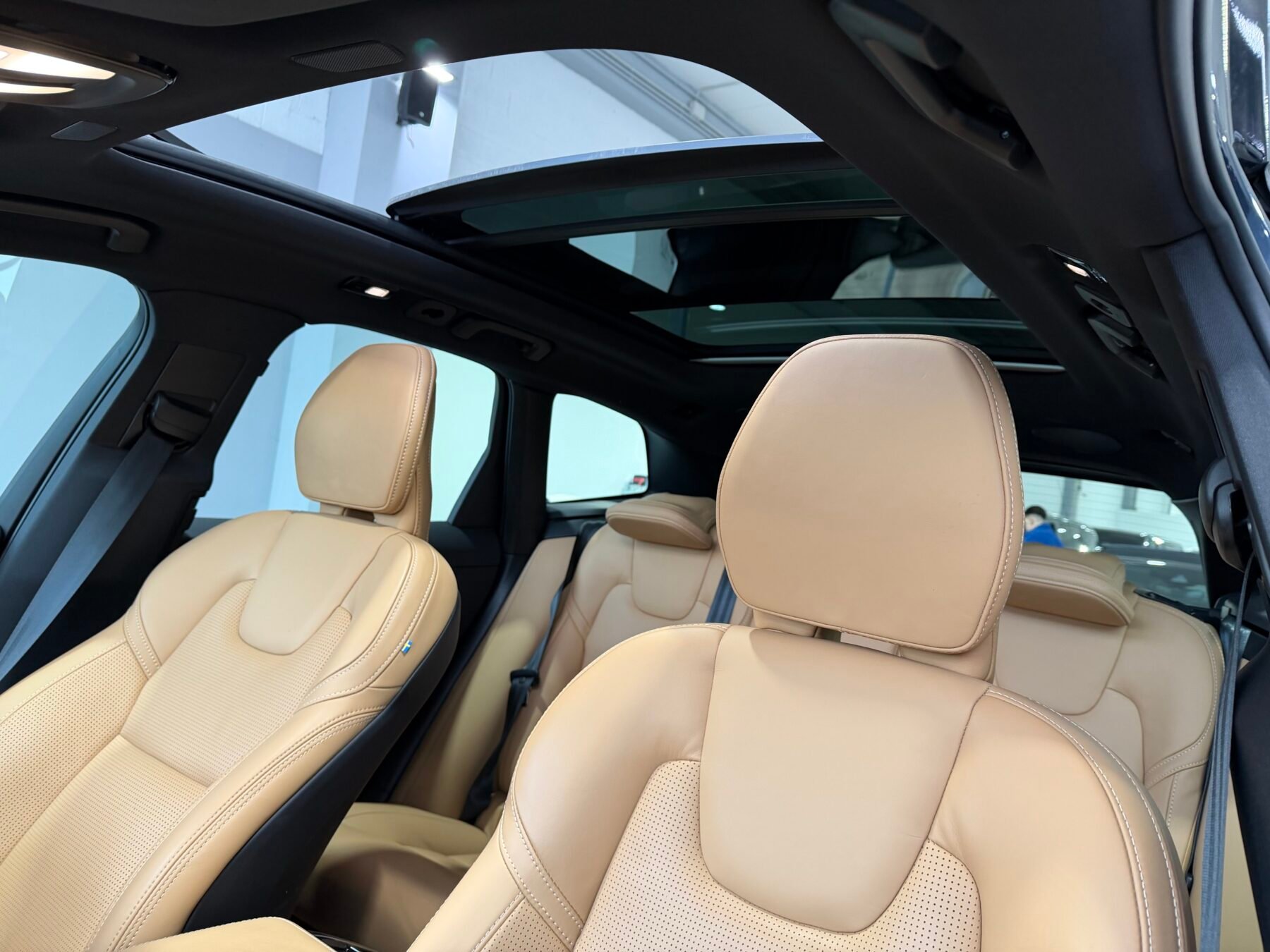 VOLVO XC60 B4 AWD ULTIMATE DARK AUTO