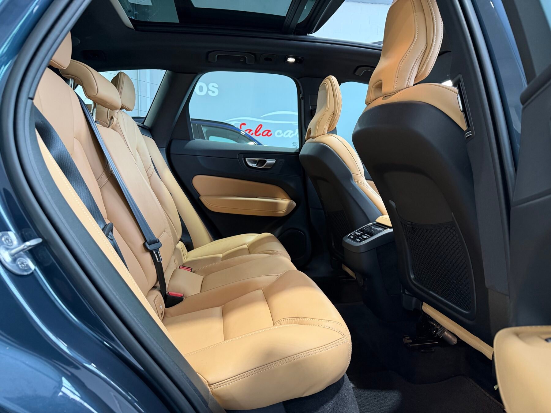 VOLVO XC60 B4 AWD ULTIMATE DARK AUTO