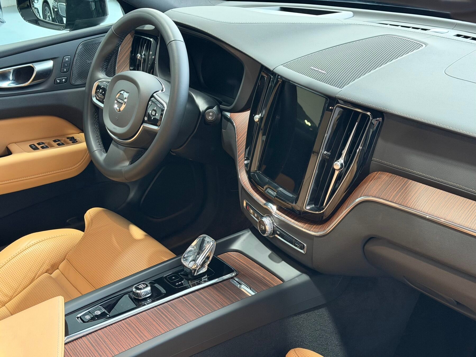 VOLVO XC60 B4 AWD ULTIMATE DARK AUTO