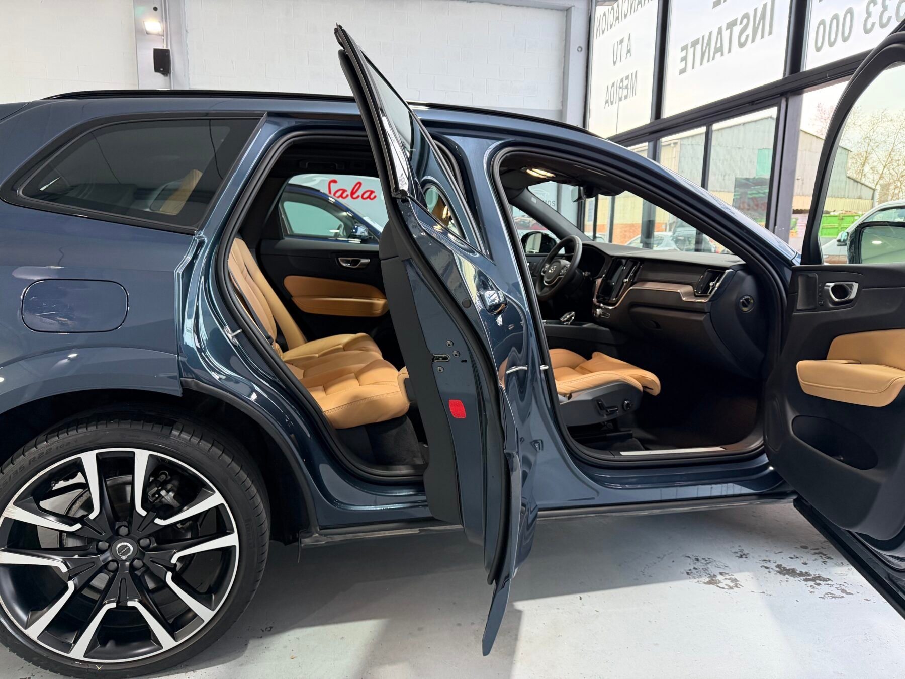 VOLVO XC60 B4 AWD ULTIMATE DARK AUTO