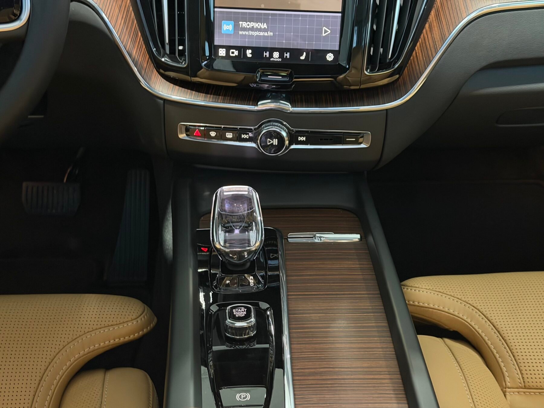 VOLVO XC60 B4 AWD ULTIMATE DARK AUTO