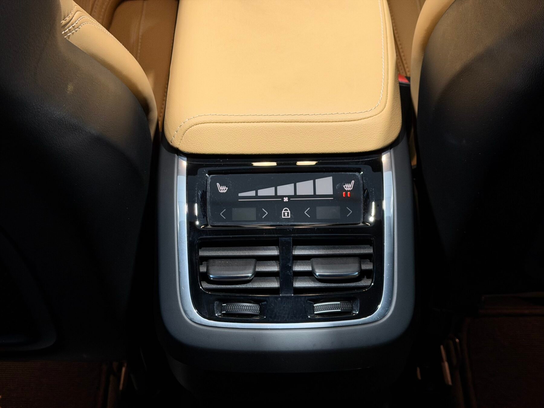 VOLVO XC60 B4 AWD ULTIMATE DARK AUTO