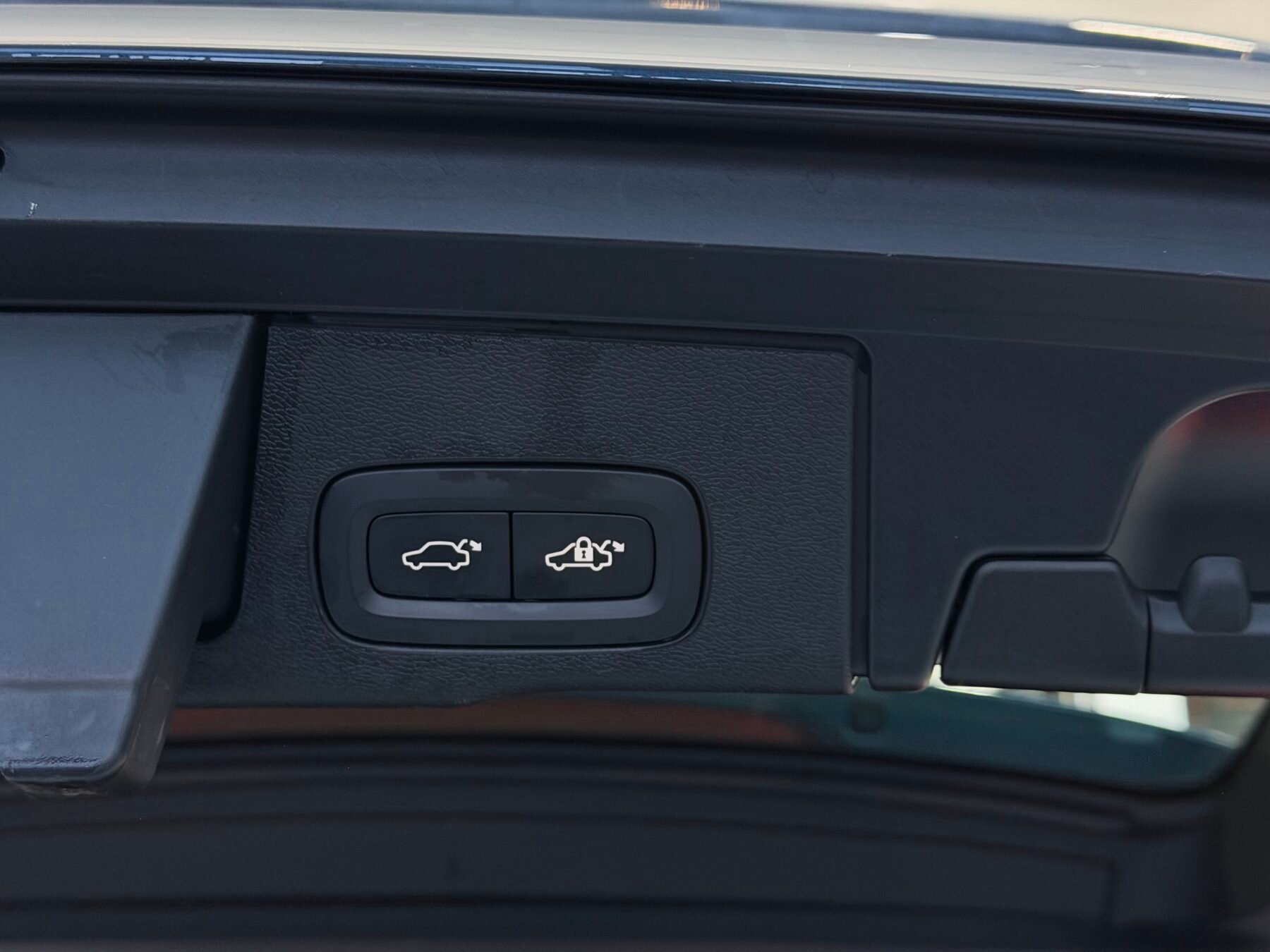 VOLVO XC60 B4 AWD ULTIMATE DARK AUTO