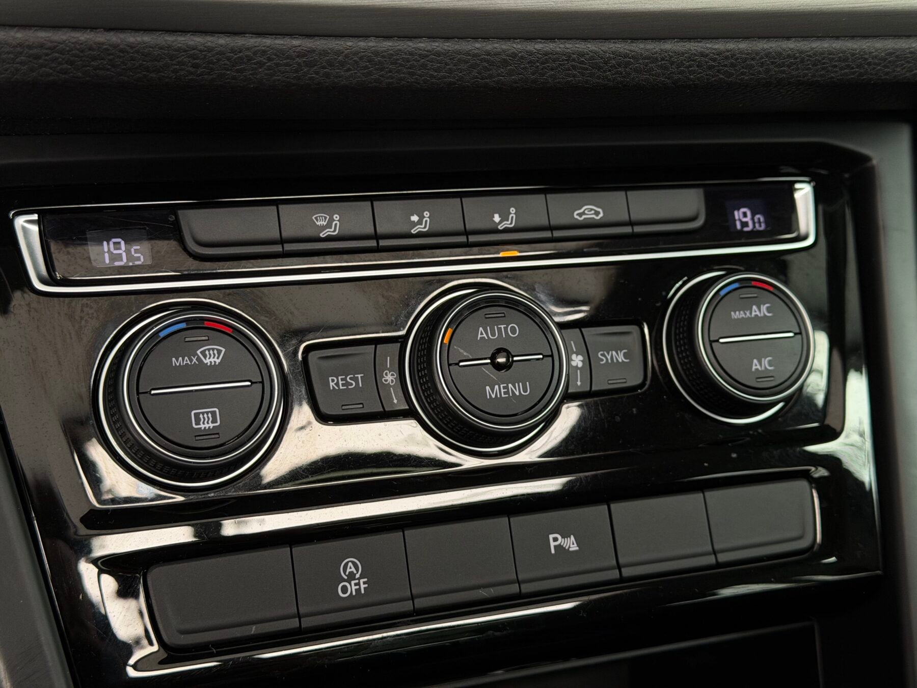 VOLKSWAGEN TOURAN 1.5 TSI DSG7 